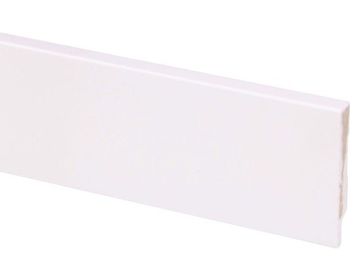 Witte houten plint