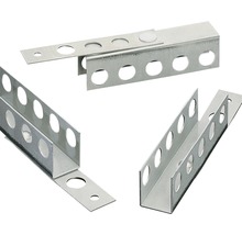 Drie geperforeerde metalen hoekprofielen