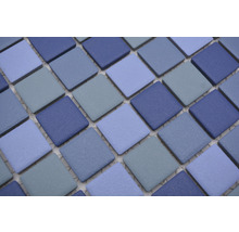 Mozaïektegels in verschillende blauwtinten
