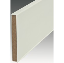 Plint met houten structuur en gecoat oppervlak
