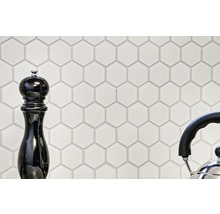 Zeshoekige tegels op de muur