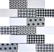 Decoratieve tegels met geometrische en florale patronen