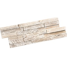 Houten bekleding gemaakt van verschillende stukken hout