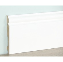Witte houten plint.