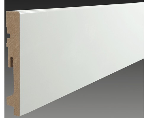 Witte houten plint