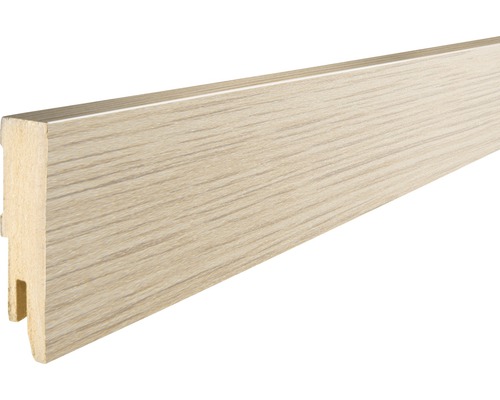 Houten ogende plint