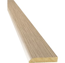 Houten plint met afgeronde rand