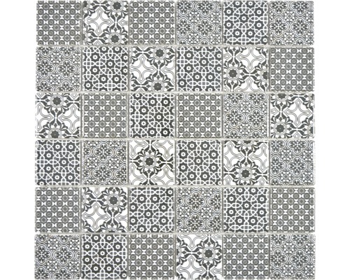 Tegels met geometrische en bloemmotieven
