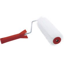Prikroller voor het ontluchten van vloercoatings