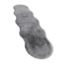 Grijze vloerkleed in de vorm van een schapenvacht
