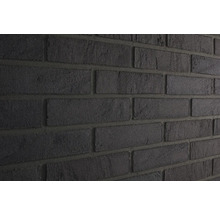 Close-up van een muur met donkere gevelstenen