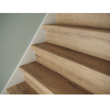 Trap met houten treden