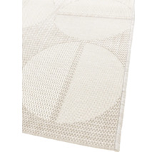 Detailopname van een geweven vloerkleed met geometrisch patroon