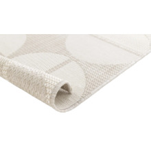 Detailopname van een beige buitentapijt met stippenpatroon