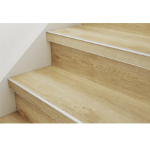 Trap met houten decor en traprandprofiel