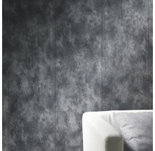 Decoratieve wandbekleding met betonlook achter een bank